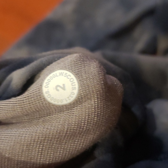 Lululemon - Picture 3 of 5